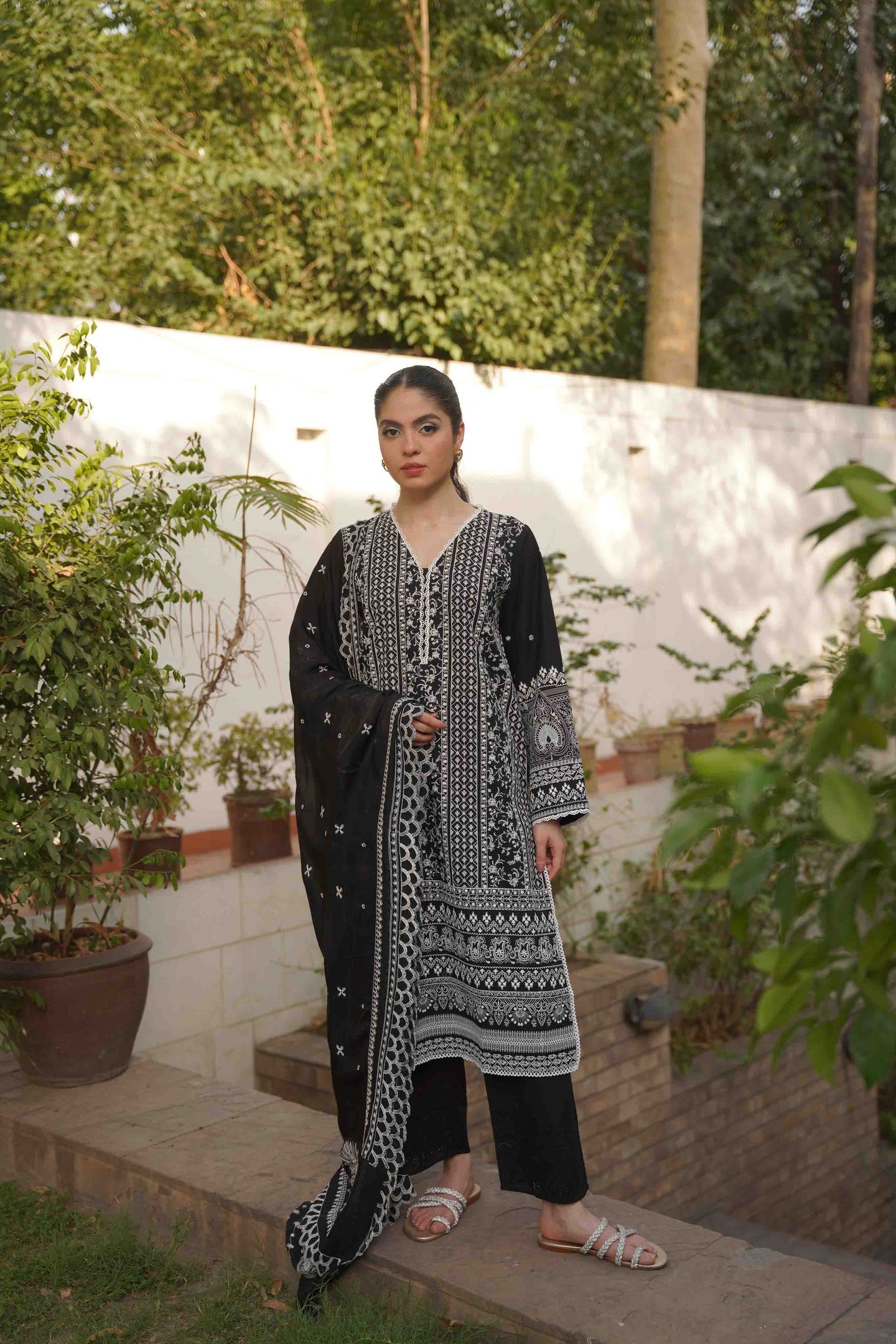 Nicotiana Dupatta - Jet Black